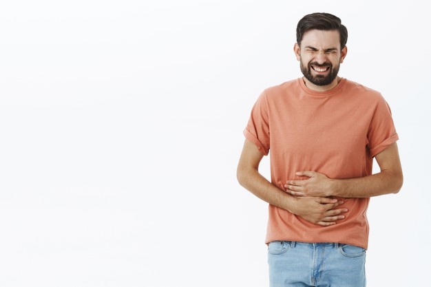 Best stomach doctor in Faridabad offers tips on reducing gas and bloating